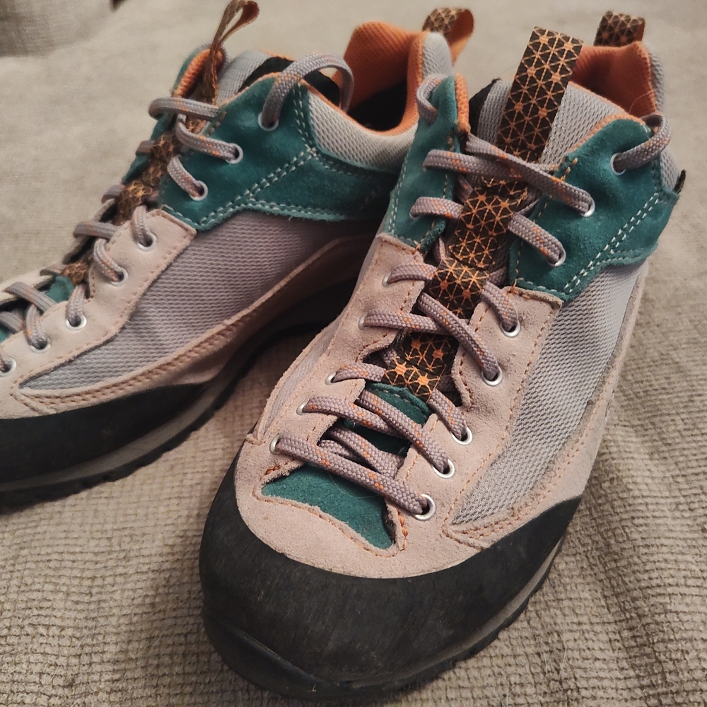 Garmont Women’s Hiking Trail Shoe Gore-Tex Waterproof Vibram Sole Size 7.5